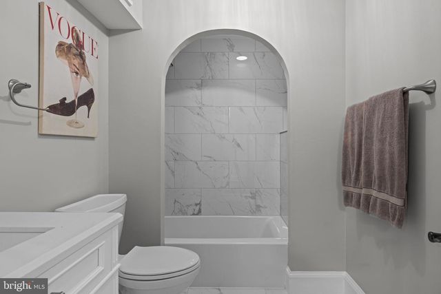 8015 EDDY BEND TRL, Fairfax Station, VA 22039