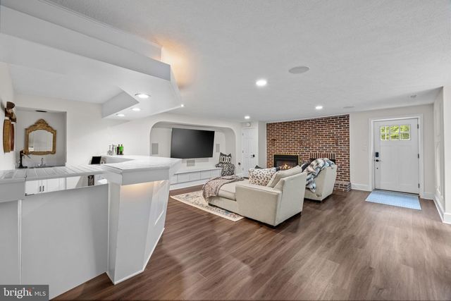 8015 EDDY BEND TRL, Fairfax Station, VA 22039
