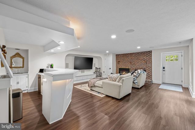 8015 EDDY BEND TRL, Fairfax Station, VA 22039