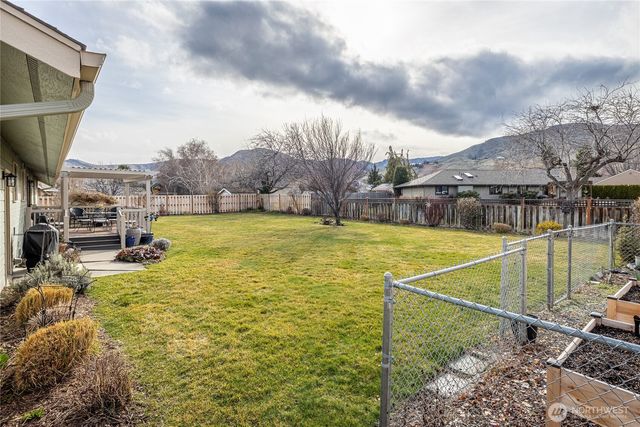 1484 Elmwood Street, Wenatchee, WA 98801