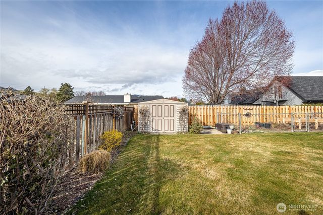 1484 Elmwood Street, Wenatchee, WA 98801