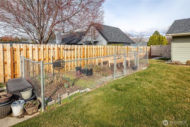 1484 Elmwood Street, Wenatchee, WA 98801