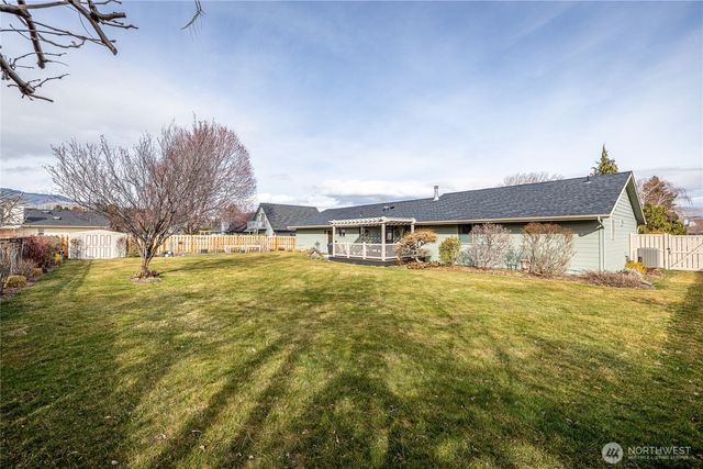 1484 Elmwood Street, Wenatchee, WA 98801