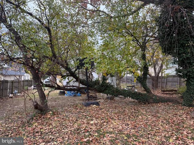 5715 MAGNOLIA LN, Falls Church, VA 22041