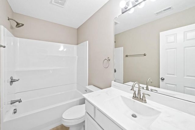 106 E Sycamore Street, Ogden, IA 50212