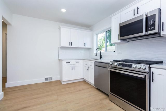 23604 Deziel Street, St. Clair Shores, MI 48082