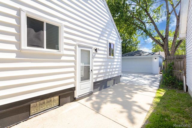 23604 Deziel Street, St. Clair Shores, MI 48082