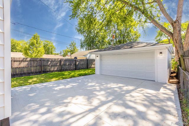 23604 Deziel Street, St. Clair Shores, MI 48082