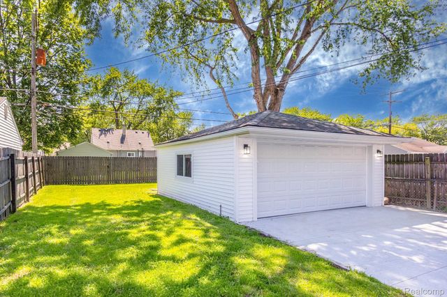 23604 Deziel Street, St. Clair Shores, MI 48082
