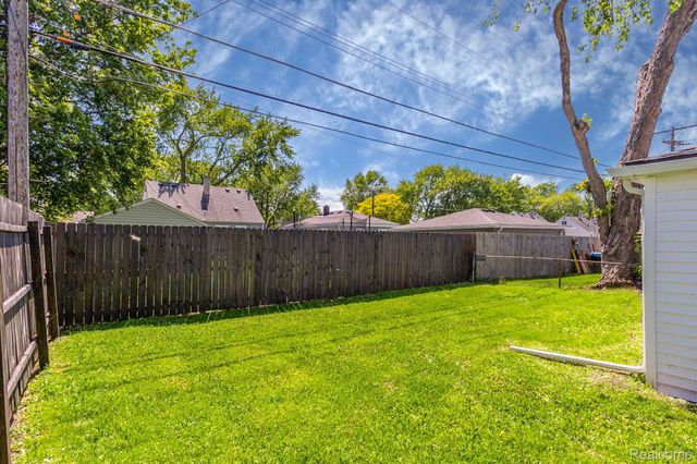 23604 Deziel Street, St. Clair Shores, MI 48082
