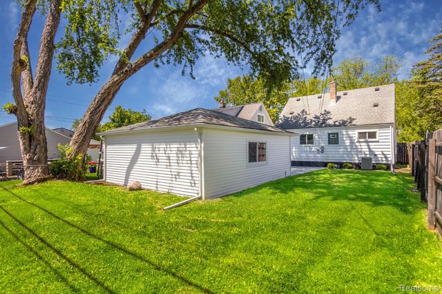 23604 Deziel Street, St. Clair Shores, MI 48082