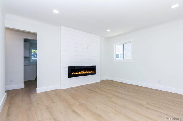23604 Deziel Street, St. Clair Shores, MI 48082