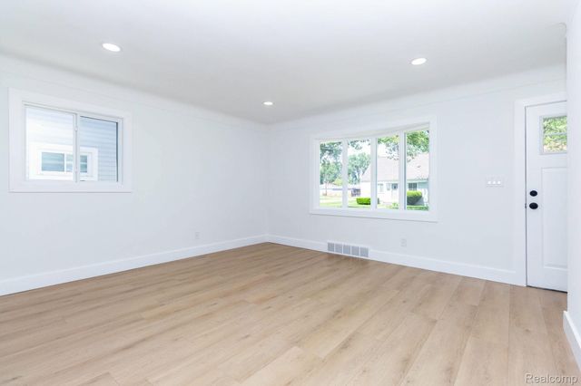 23604 Deziel Street, St. Clair Shores, MI 48082