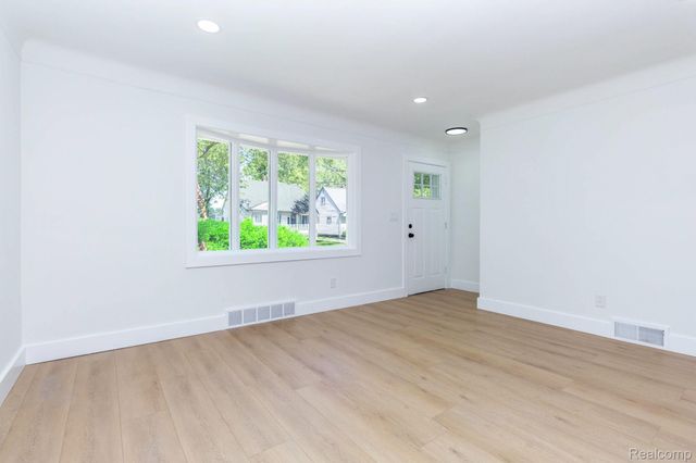 23604 Deziel Street, St. Clair Shores, MI 48082