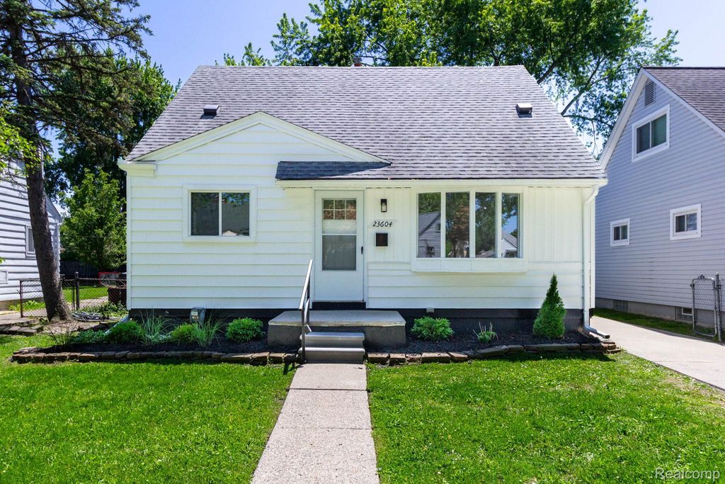 23604 Deziel Street, St. Clair Shores, MI 48082