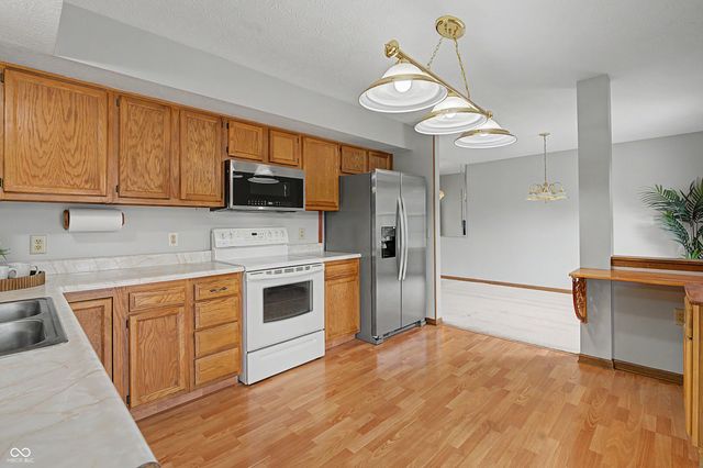 4531 Golden Meadow Court, Indianapolis, IN 46254