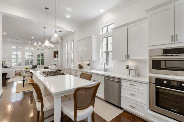 66 Wooded Park Place, The Woodlands, TX 77380