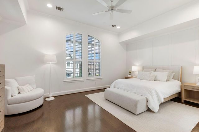 66 Wooded Park Place, The Woodlands, TX 77380