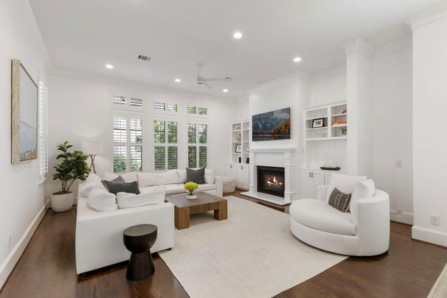 66 Wooded Park Place, The Woodlands, TX 77380