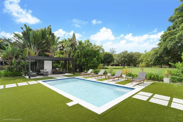 2450 NE 209th Ter, Miami, FL 33180