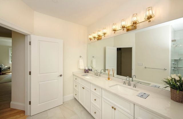 21 Clubview Dr 21, Andover, MA 01810