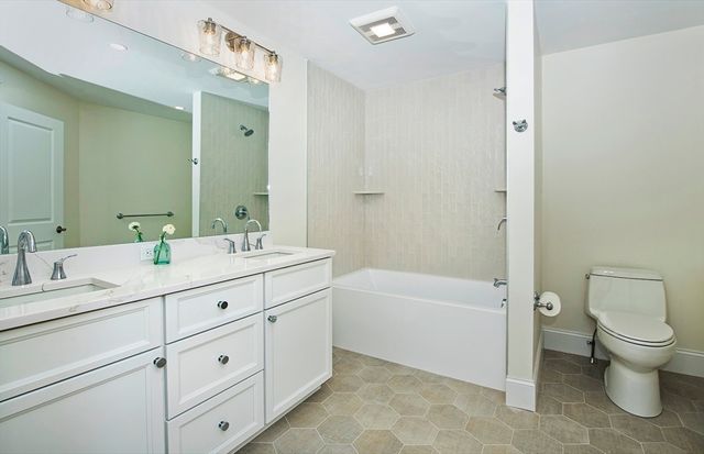 21 Clubview Dr 21, Andover, MA 01810