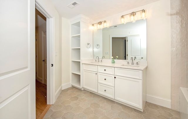 21 Clubview Dr 21, Andover, MA 01810