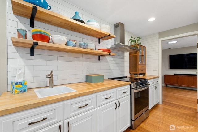 8924 NE 191st Place, Bothell, WA 98011