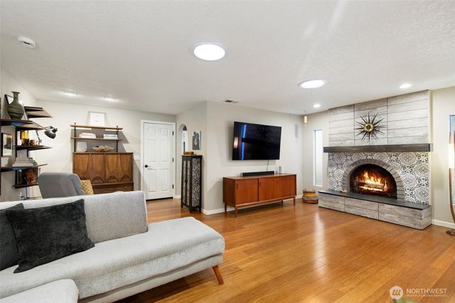 8924 NE 191st Place, Bothell, WA 98011