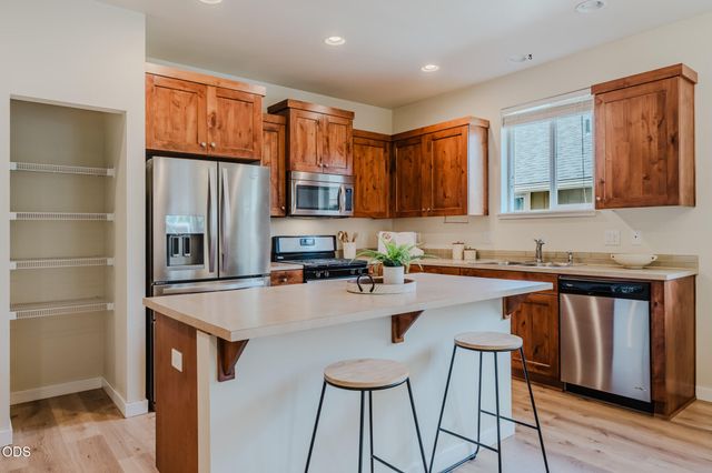 640 SE Reed Market Road, Bend, OR 97702