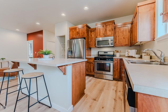 640 SE Reed Market Road, Bend, OR 97702