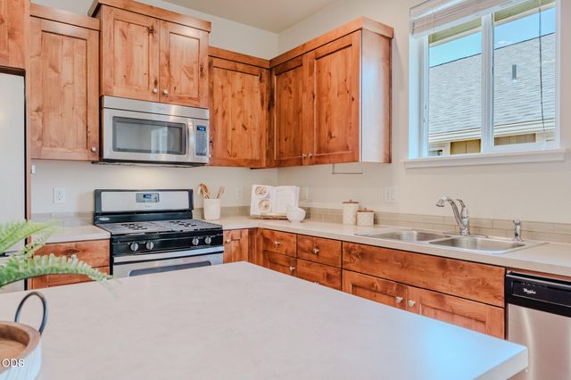 640 SE Reed Market Road, Bend, OR 97702