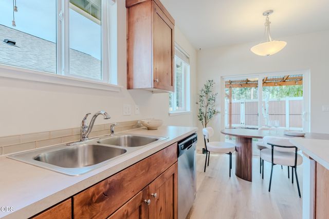 640 SE Reed Market Road, Bend, OR 97702