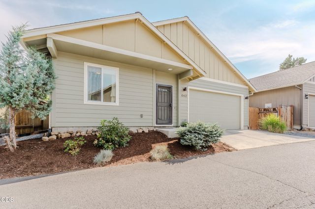 640 SE Reed Market Road, Bend, OR 97702