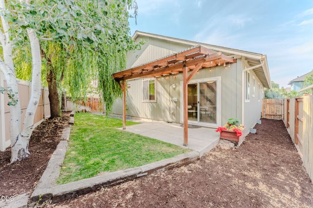 640 SE Reed Market Road, Bend, OR 97702