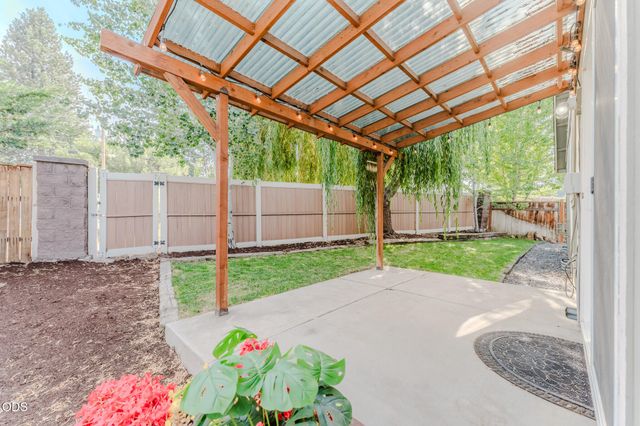 640 SE Reed Market Road, Bend, OR 97702