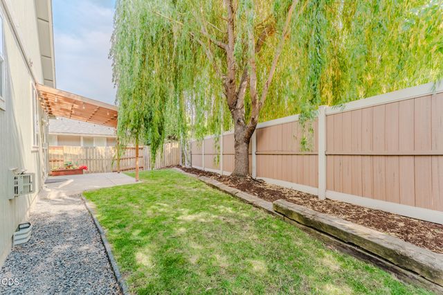 640 SE Reed Market Road, Bend, OR 97702