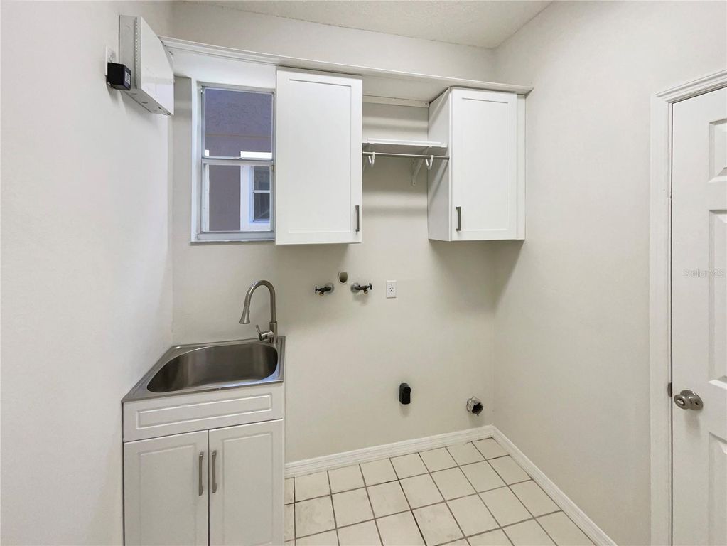 Image 15 of property listing at 3834 REGENTS WAY, Oviedo, FL 32765