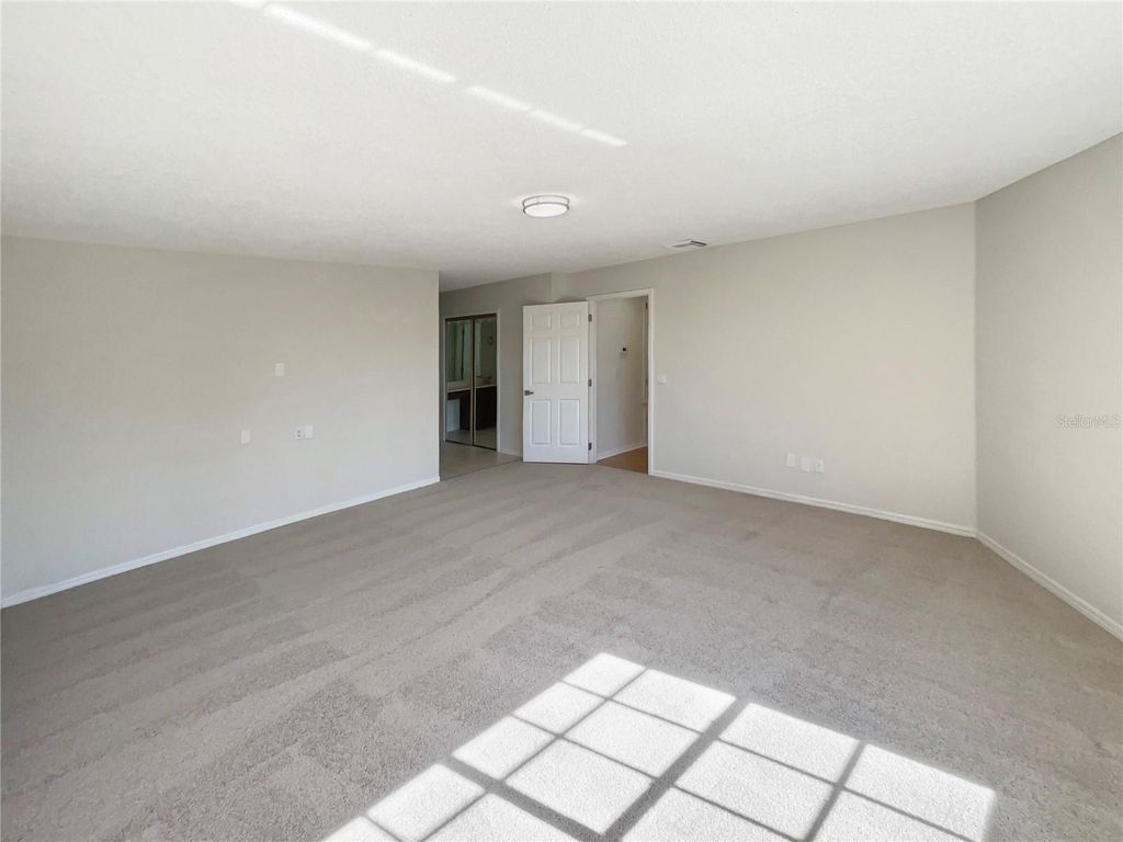 Image 4 of property listing at 3834 REGENTS WAY, Oviedo, FL 32765