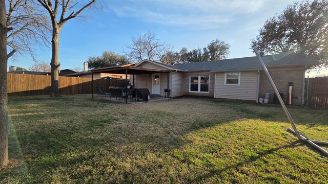 1807 Redbud Circle, Carrollton, TX 75006