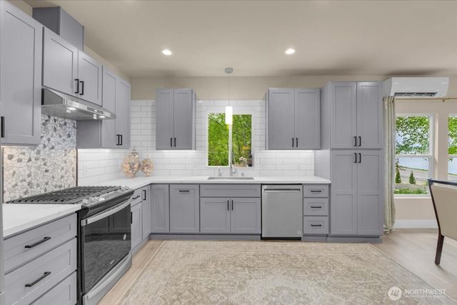 1273 Beach Drive E, Port Orchard, WA 98366