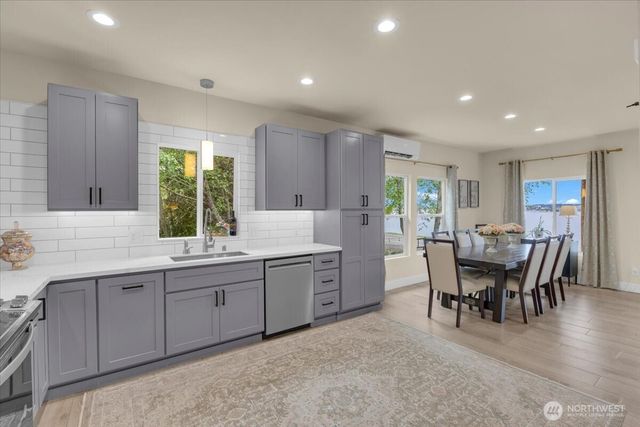 1273 Beach Drive E, Port Orchard, WA 98366