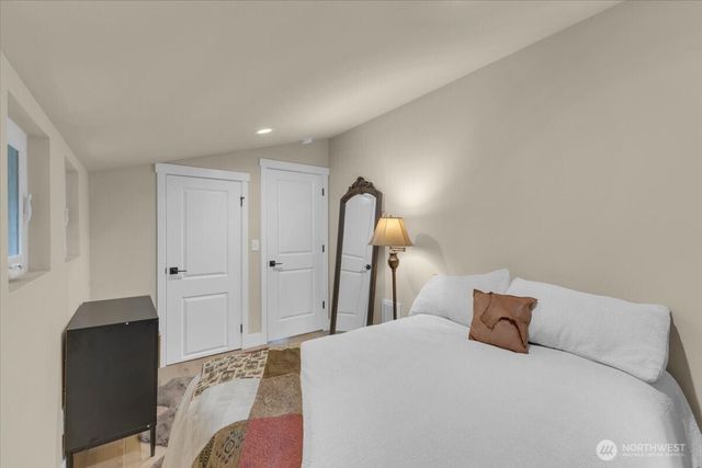 1273 Beach Drive E, Port Orchard, WA 98366
