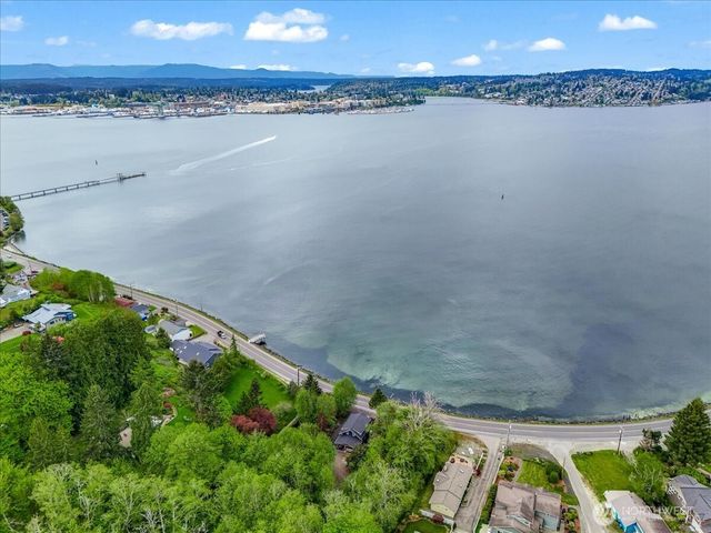 1273 Beach Drive E, Port Orchard, WA 98366