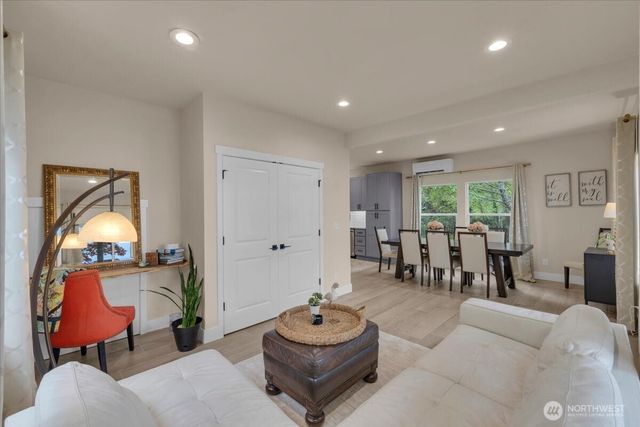 1273 Beach Drive E, Port Orchard, WA 98366