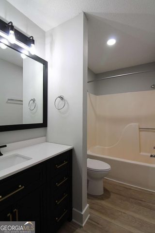 2505 W Broad Street 212, Athens, GA 30606