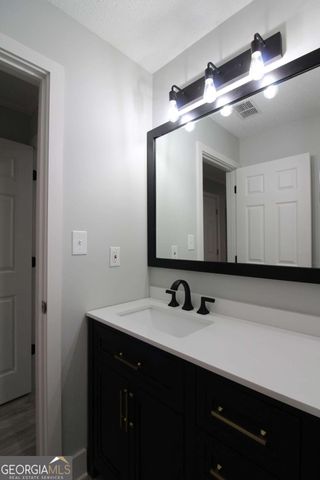2505 W Broad Street 212, Athens, GA 30606