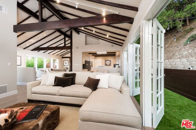 3401 Camino De La Cumbre, Sherman Oaks, CA 91423