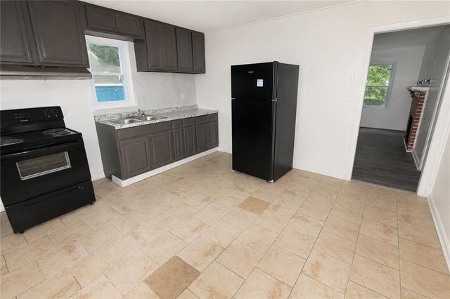 541 W Lake Avenue NW, Atlanta, GA 30318