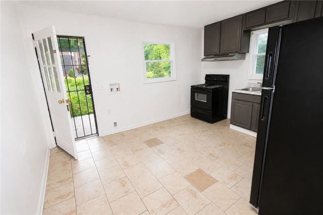 541 W Lake Avenue NW, Atlanta, GA 30318